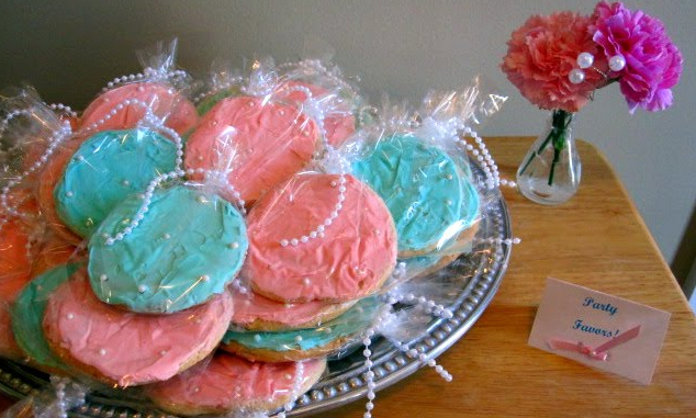 Pretty Pearl Baby Shower Ideas! Pearls in mason jars to hold silverware | OHMY-CREATIVE.COM | Baby Shower Themes | Mason Jars | Centerpiece | Pearls | String of Pearls | Pink and Teal Shower | Baby shower cookies with pearls