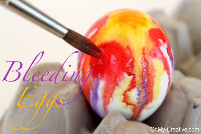 How to paint Easter Eggs designs with watercolor paint. Explore unique ways to create Watercolor Easter Egg Designs using watercolor paints and unusual techniques! What pretty Easter Eggs Designs! | OHMY-CREATIVE.COM