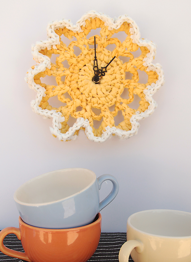 Crocheted Plastic Bag Doily Clock - Doily Crafts