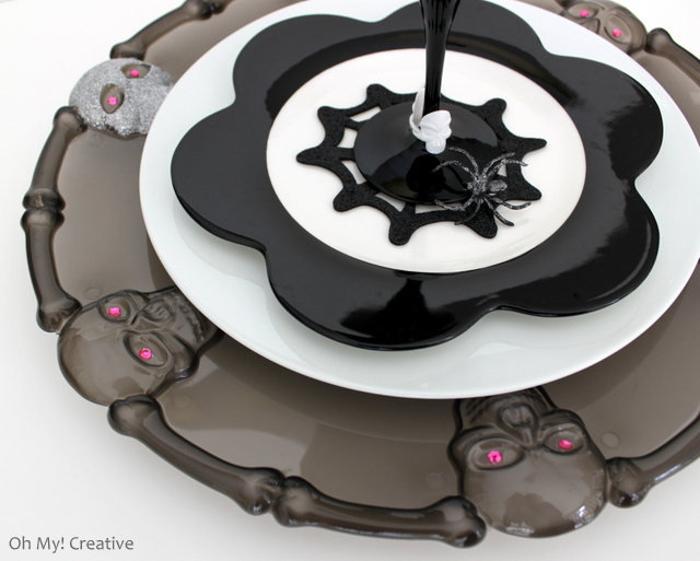 I love a good dollar store craft! These Glam Halloween Charger Plates made from dollar store platters are easy to make and look spectacular under plates - adds a little bling to the table! | OHMY-CREATIVE.COM