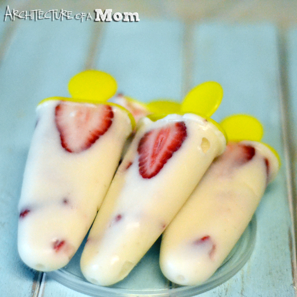 White Chocolate and Strawberry Pudding Pops