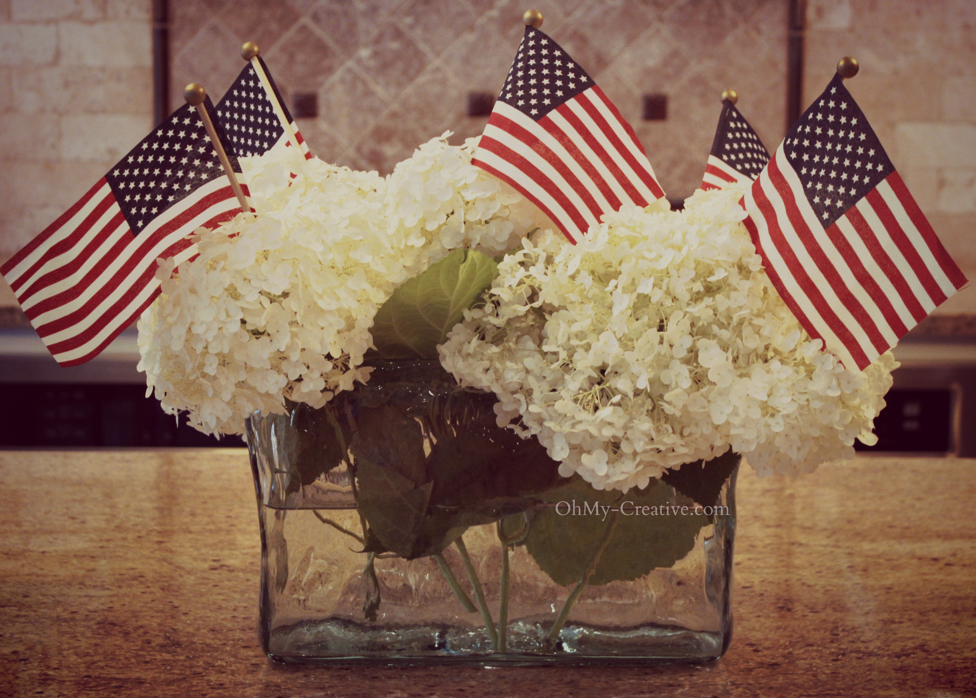Patriotic Flag Centerpiece - Ohmy-creative.com Patriotic Flag Centerpiece - Ohmy-creative.com