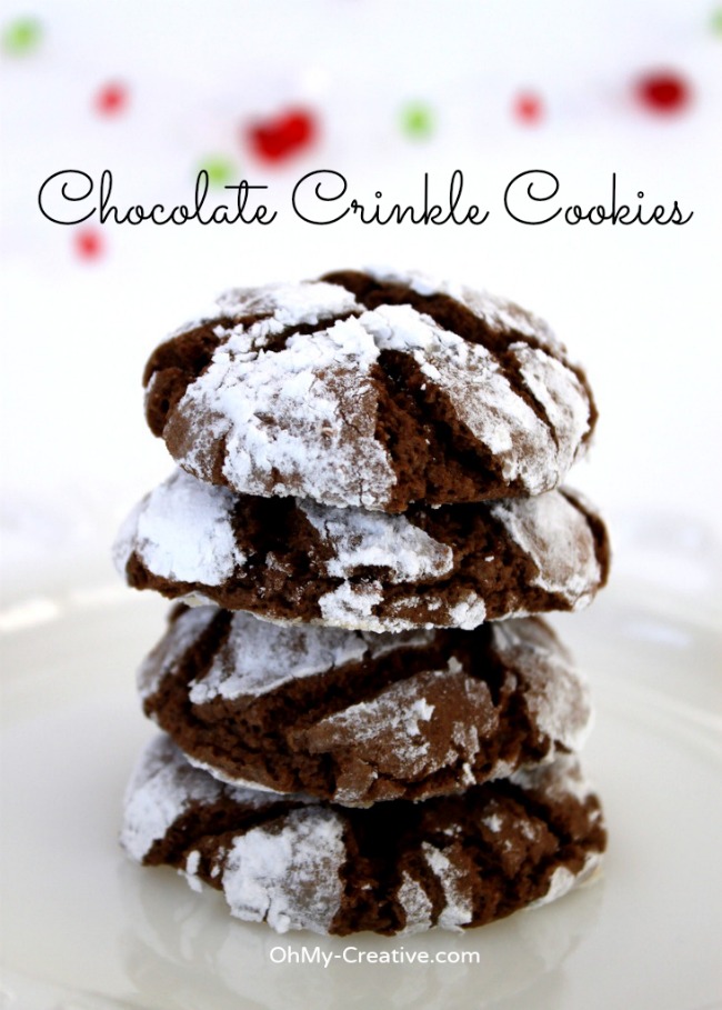 The soft chewy texture along with a dusting of powdered sugar make these Chocolate Crinkle Cookies a perfect holiday sweet! An absolute perfect Chistmas Cookie Recipe - Yum! | OHMY-CREATIVE.COM