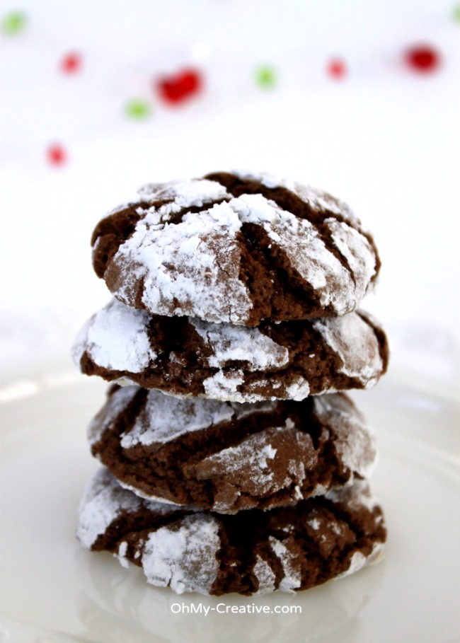 Their soft chewy texture along with a dusting of powdered sugar make these Chocolate Crinkle Cookies a perfect holiday sweet! Yum! | OHMY-CREATIVE.COM