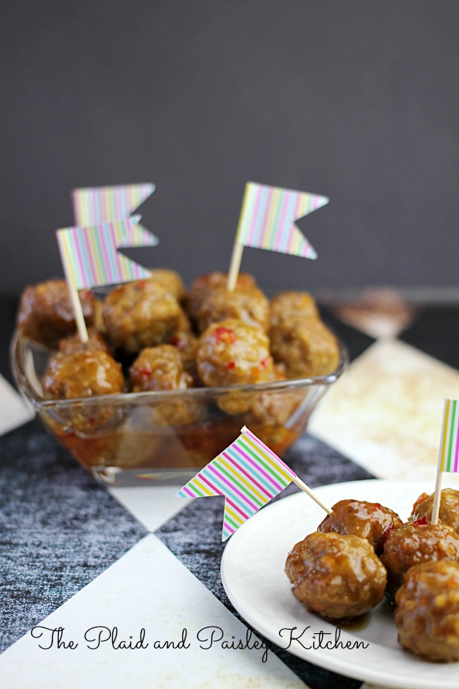 This Thai Meatballs Recipe is delicious Crock Pot dish perfect for any occasion! Great when hosting parties or to take on the go, this dish will deliver! | OHMY-CREATIVE.COM #meatballappetizer #thaimeatballs