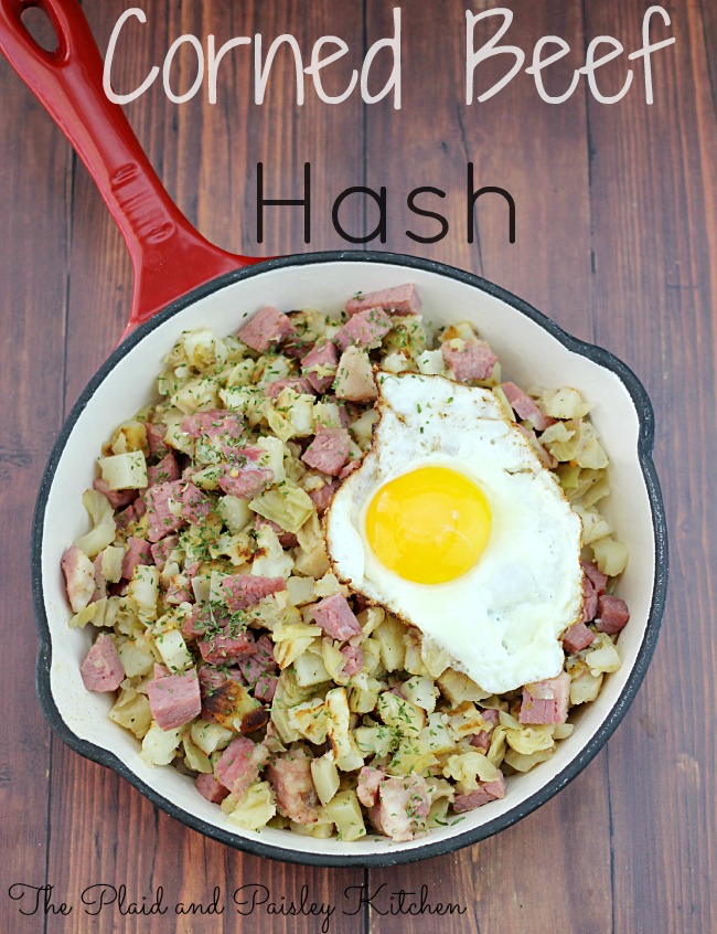Corned Beef Hash Recipe - perfect for breakfast any day of the week or St. Patrick's Day! A tasty breakfast recipe! OHMY-CREATIVE.COM #cornedbeefhash #breakfastrecipes #breakfast #eggrecipes #stpatricksday #cornedbeef