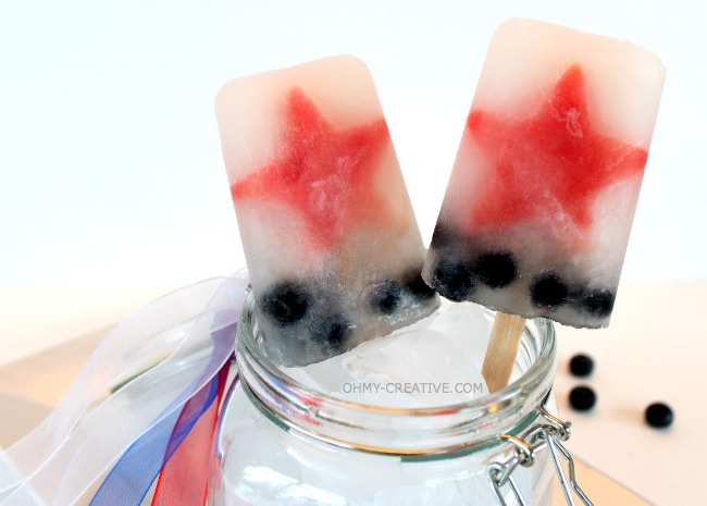 Easy to make Red White & Blue Patriotic Pops | OHMY-CREATIVE.COM