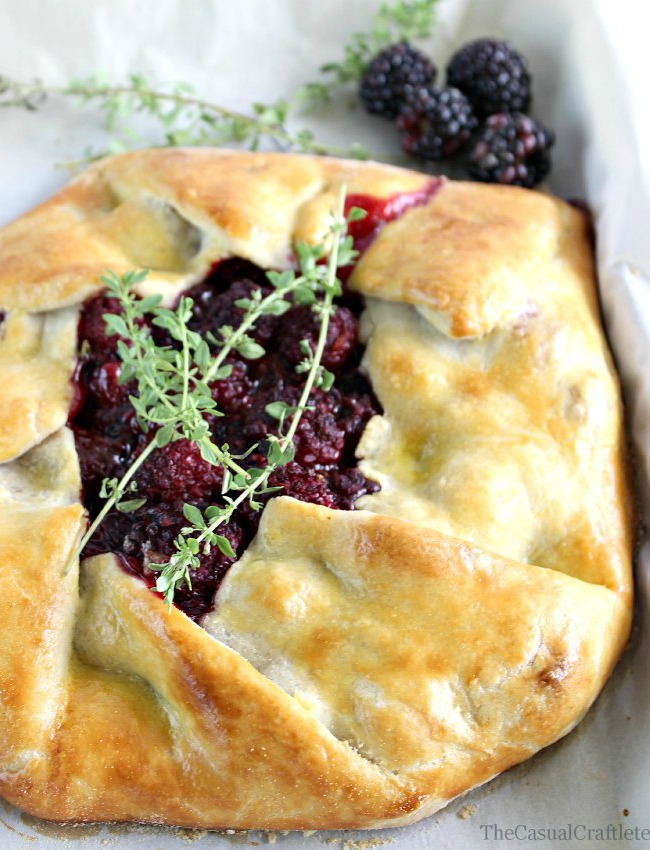 Blackberry Thyme Rustic Pie from www.thecasualcraftlete.com for www.ohmycreative.com