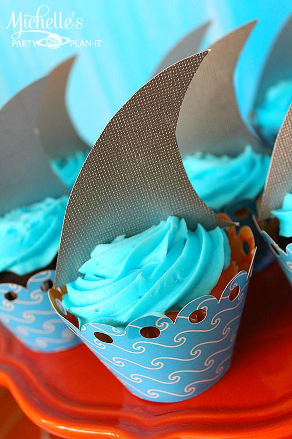 Shark fin cupcakes