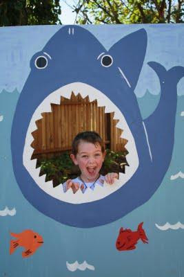 shark-party photo booth