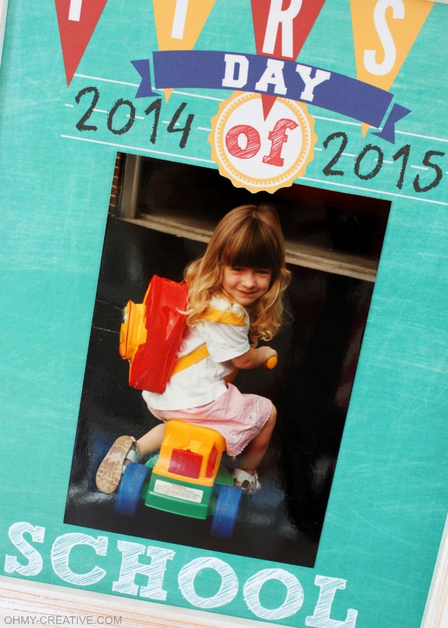 Display your First Day Of School Photos with this free Printable! | OHMY-CREATIVE.COM #BackToSchool