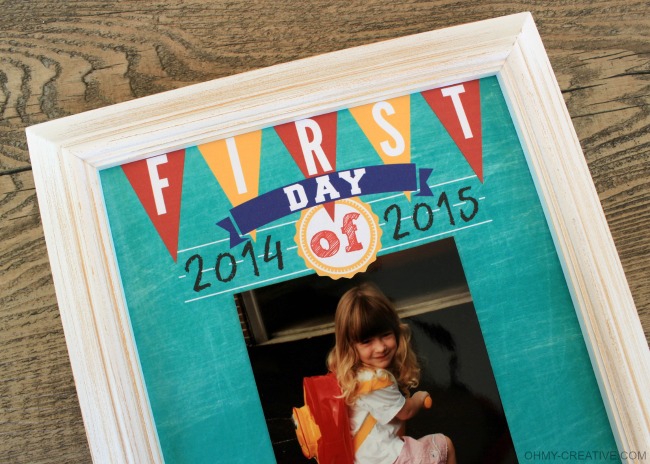 Display your First Day Of School Photos with this free Printable! | OHMY-CREATIVE.COM #BackToSchool
