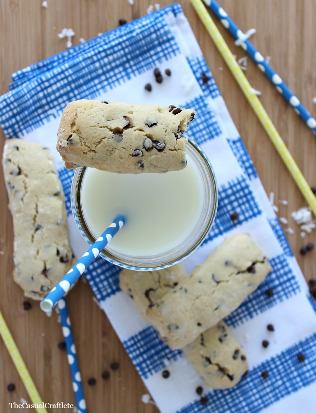 Chocolate Chip Cookie Dunkers - OHMY-CREATIVE.COM | Cookie Dunker | Homemade Chocolate Chip Cookie Recipe | Chocolate Chip Cookies | Perfect Chocolate Chip Cookies