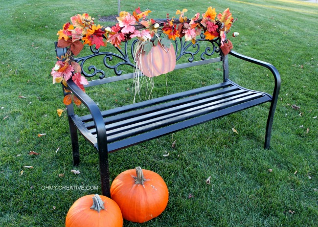Easy to Decorate a Fall Outdoor Bench | OHMY-CREATIVE.COM