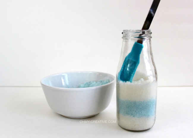 Easy to make striped sugar scrub | OHMY-CREATIVE.COM