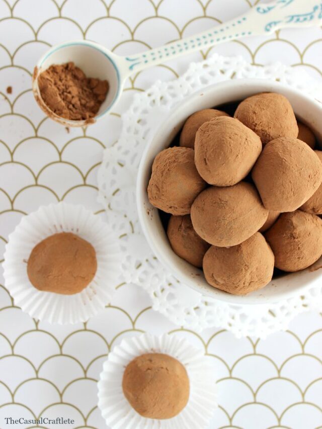 Easy Holiday Chocolate Truffles (3 Ingredients)