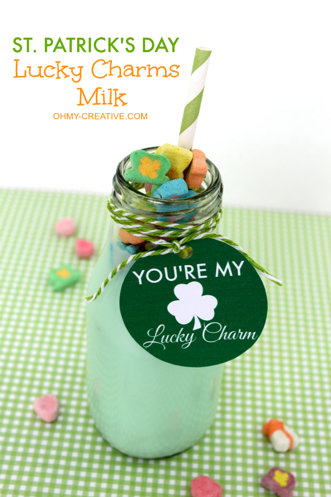 Celebrate St. Patrick's Day with this Lucky Charms Milk with Free Printable Tag! So fun for the kids! | OHMY-CREATIVE.COM || Kids Drink | Free Printable | Kids Treat | Green Drink | Milk Bottle Drink | Preschool | Kindergarten 