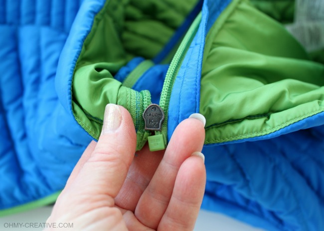 How to Fix a Separated Zipper - with this simple trick, using a common household product, it can be easy to repair a zipper with little effort! | OHMY-CREATIVE.COM
