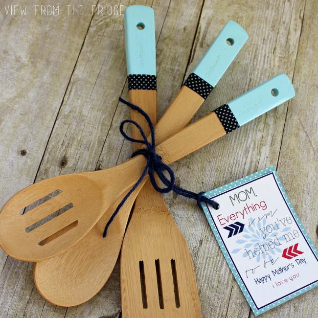 Color Dipped Wooden Utensils + Free Printable Gift Tag
