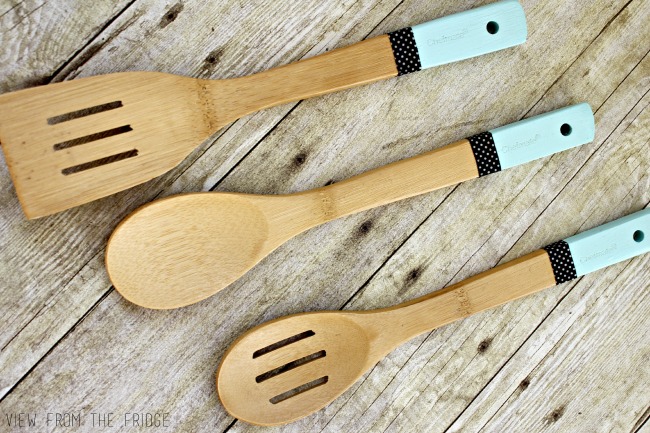 DIY Color Dipped Wooden Utensils plus FREE Printable Mother's Day Gift Tag!