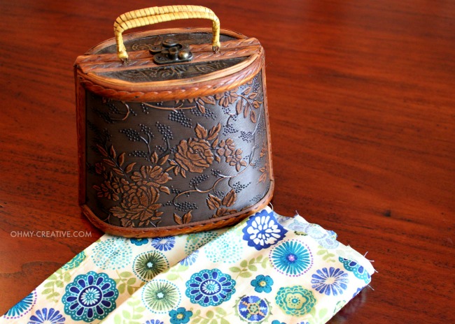 I love a DIY trash to treasure project like this Upcycled Goodwill Purse Makeover - a great Thrift Store Find! It was easy to create this fun fashion accessory with a few extra dollars! | OHMY-CREATIVE.COM