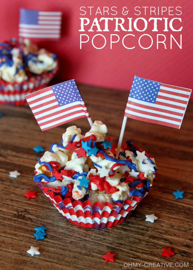 Get in the patriotic spirit with this Stars and Stripes Popcorn Dessert! It's super easy to make - a great treat for all ages! | OHMY-CREATIVE.COM