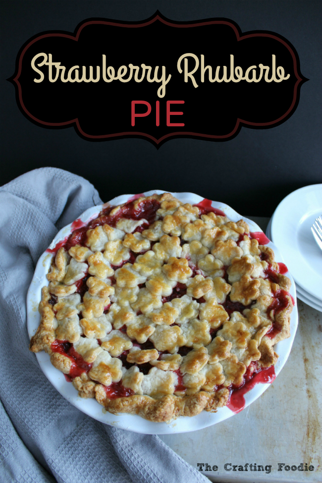 This Strawberry Rhubarb Pie features an all-butter, flaky crust with a sweet and tart filling made with fresh strawberries and rhubarb - YUM! | OHMY-CREATIVE.COM