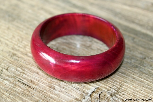 Use a Wooden Bangle Bracelet to create a doughnut bracelet  |  OHMY-CREATIVE.COM