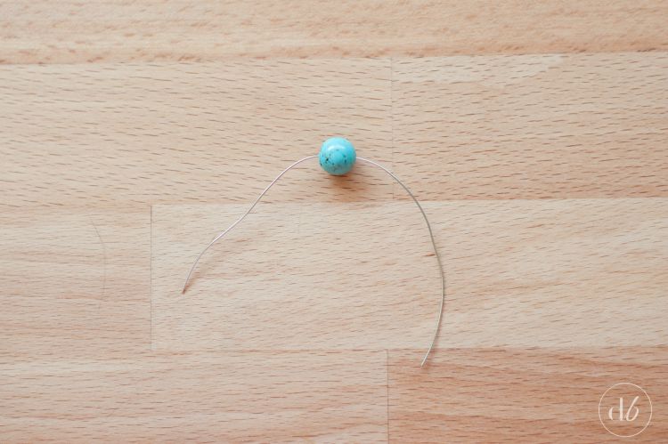 It is wedding and party season and I always like dressing up my hair for special occasions with cute decorative bobby pins. In a few easy steps you can make  your own DIY Beaded Bobby Pins and be on your way to a beautiful new hairstyle! OHMY-CREATIVE.COM