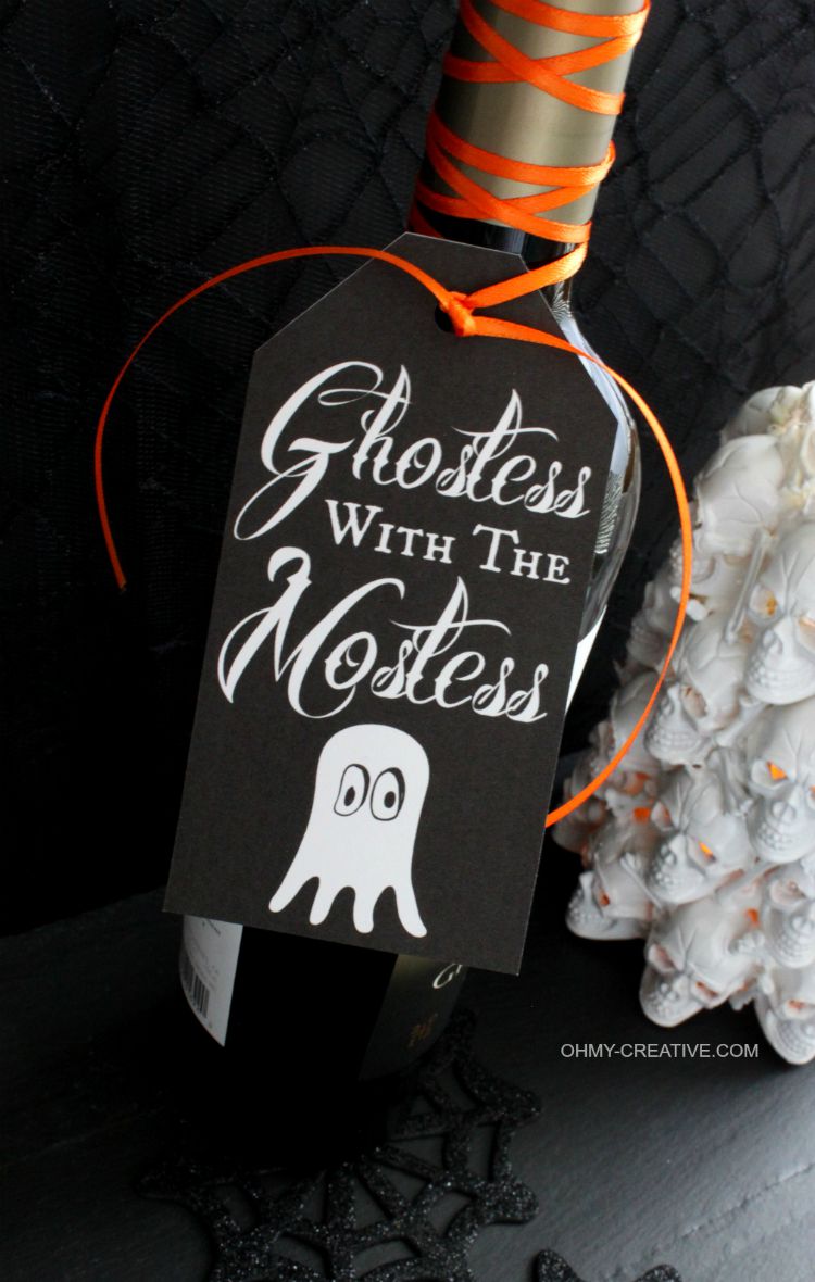 Use this Free Halloween Printable Gift Tag to attach to a bottle or gift bag for a Halloween party hostess gift…Ghostess with the Mostess | OHMY-CREATIVE.COM