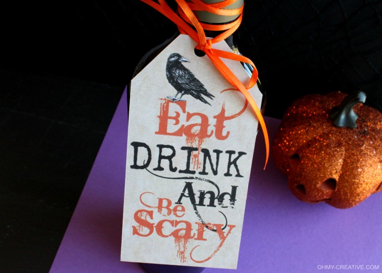 A perfect Halloween hostess gift - Head off to the Halloween Party with this Eat Drink and be Scary Free Printable Halloween Gift Tag attached to the bottle of wine, gift bag or yummy Halloween treat! | OHMY-CREATIVE.COM