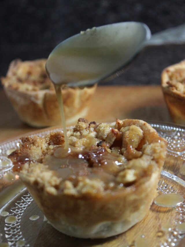 Mini Apple Pies with Caramel