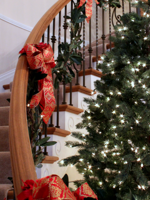 How to Hang Christmas Garlands on Banisters