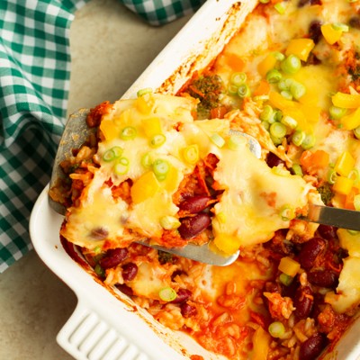 Perfect for weeknight dinner - Easy Broccoli Casserole with kidney beans, cheese and rice. A great meatless dinner idea! I OHMY-CREATIVE.COM