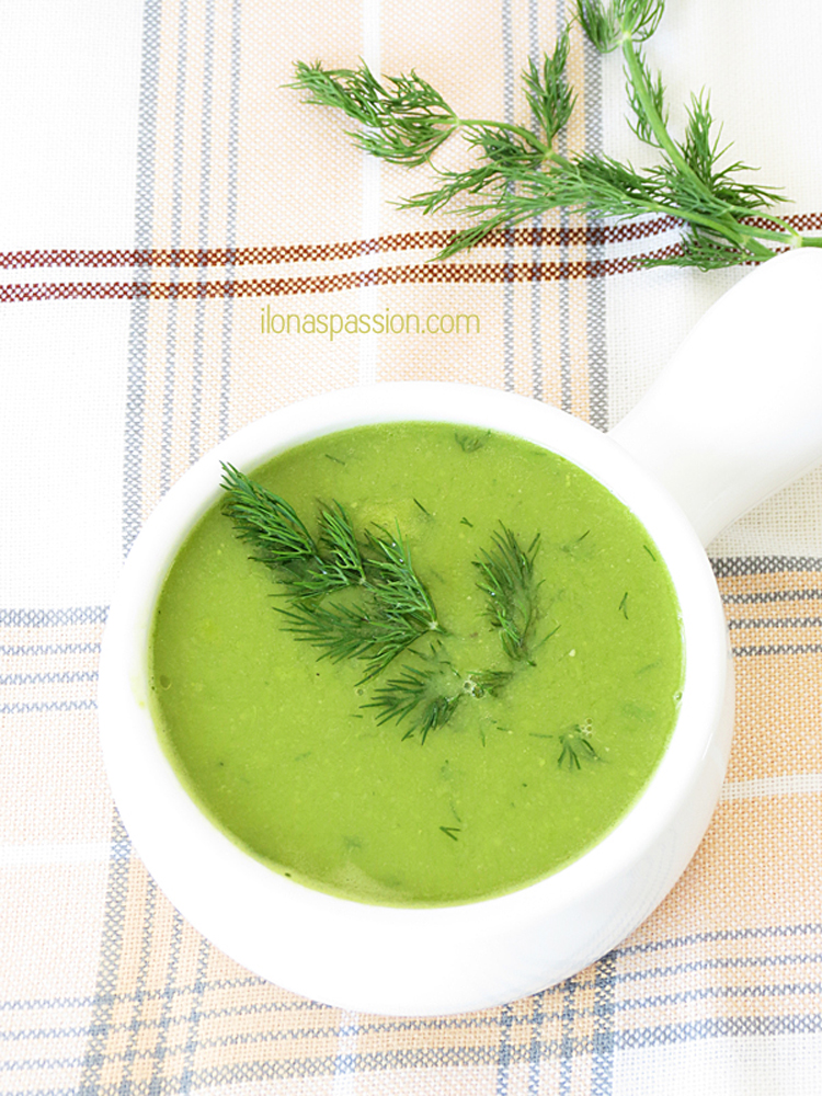 Green Pea Soup Recipe - creamy and simple pea soup made in under 40 minutes! I OHMY-CREATIVE.COM