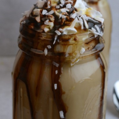 While you can only buy Girl Scout Cookies once a year you can make this amazing Somoa Latte any time! Dripping with caramel and chocolate sauces topped with whipped cream and toasted coconut, this Somoa Latte will be hard to resist! | OHMY-CREATIVE.COM