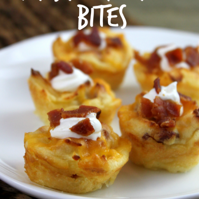 There is nothing better than an easy party appetizer! That's why I love these Cheesy Loaded Mashed Potato Bites! The perfect easy to serve bite size potato appetizer! | OHMY-CREATIVE.COM