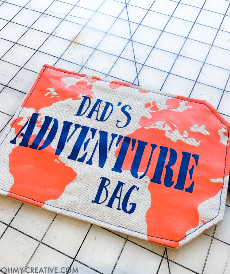 Create the best Personalized Gift for Dad. This Outdoor Adventure Gift Bag had everything you need to be ready for last minute summer adventures with dad. The perfect Father's Day gift idea. | OHMY-CREATIVE.COM