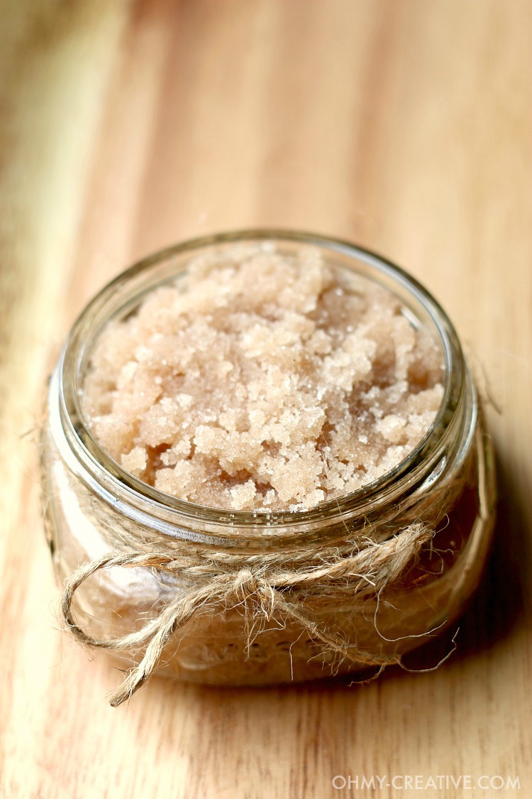 The aroma of this all natural Vanilla Pumpkin Spice Sugar Scrub is simply amazing! This DIY sugar scrub is easy to make as we crave all things pumpkin spice for fall! It makes a great gift for friends, teachers...and yourself as the weather turns cooler. Included is a Free Sugar Scrub Printable Label! Enjoy! OHMY-CREATIVE.COM