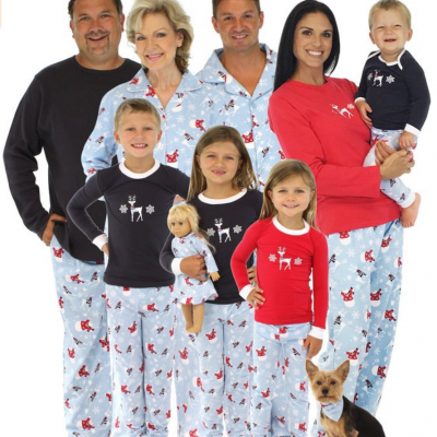 Create a memorable Christmas with these fun Family Christmas Pajamas. What a great Christmas Eve tradition! Perfect for family Christmas photos too! | OHMY-CREATIVE.COM