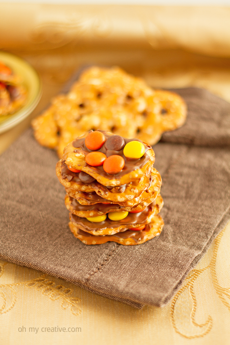 Just 3 ingredients in this leftover Halloween candy recipe - a tasty sweet and salty treat! Easy for the kids to make into a Thanksgiving treat!  |  OHMY-CREATIVE.COM