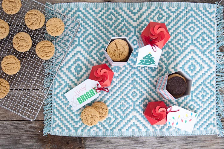 Need a last minute gift for neighbors or friends? These Christmas folded treat boxes are perfect for filling with your favorite cookies. The printable file is ready for you to make this DIY cookie box gift today! | OHMY-CREATIVE.COM
