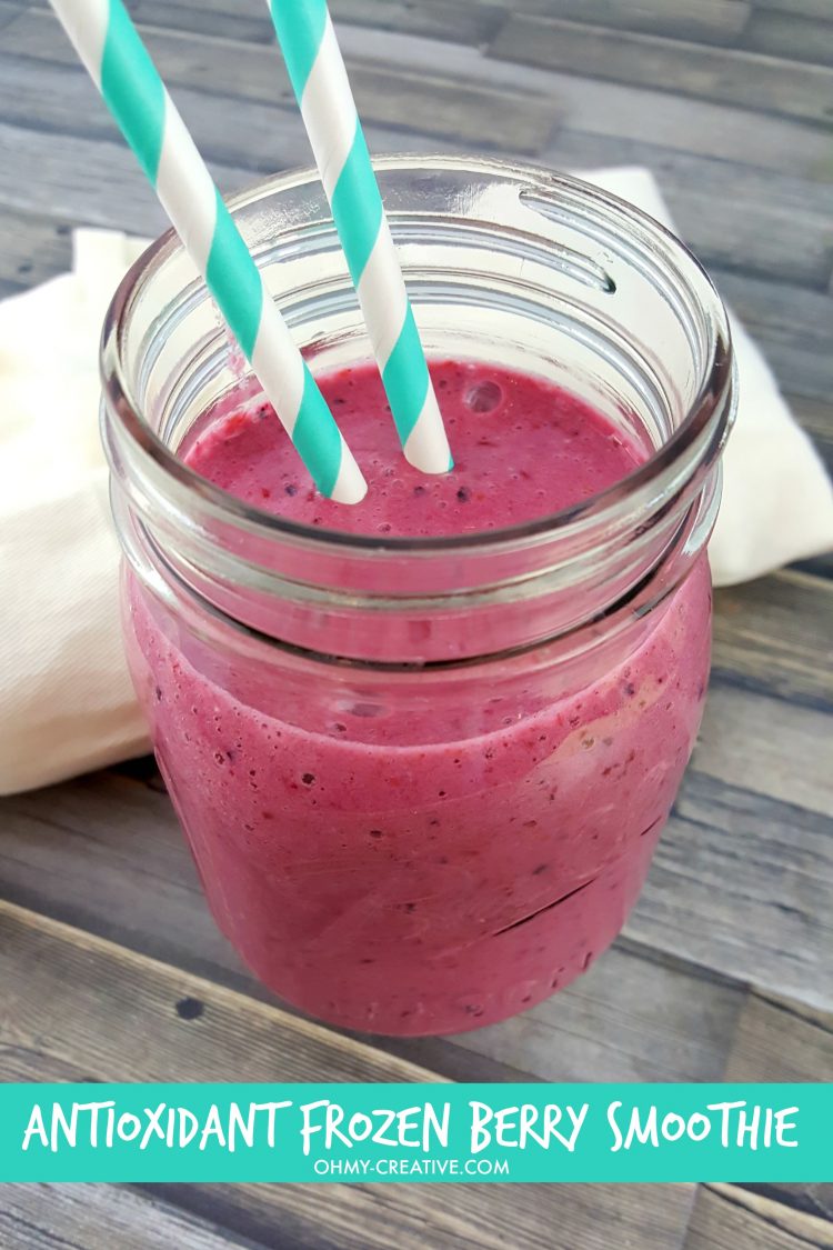 Whip this Antioxidant Frozen Berry Smoothie up in the morning for a nutritious on-the-go breakfast. OHMY-CREATIVE.COM | breakfast | smoothie | antioxidant | berry | berries | raspberries | blueberries | strawberries | blackberries | healthy | easy recipe | almond milk | frozen smoothie | 21 day fix |