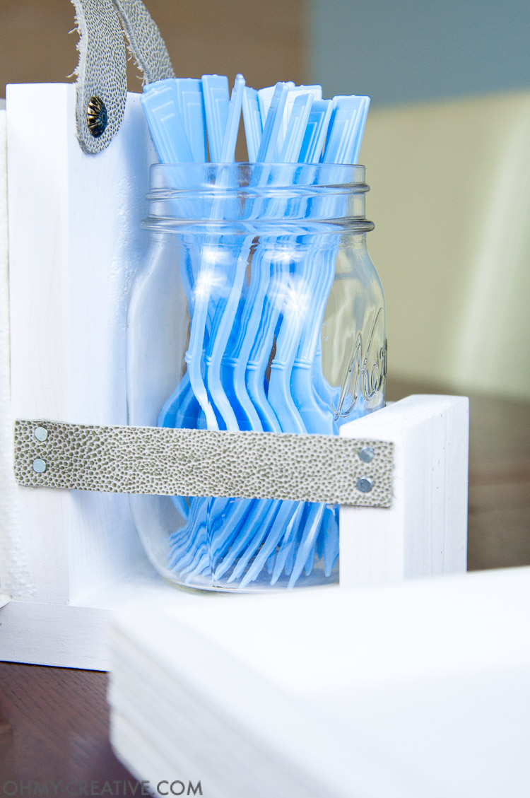 Get ready for lots of outdoor entertaining with this easy DIY silverware holder. A wooden frame is accented by leather and mason jars. OHMY-CREATIVE.COM | Utensil Holder | Silverware Caddy | Free Build Plans | Scrap Wood Ideas | Mason Jar Crafts