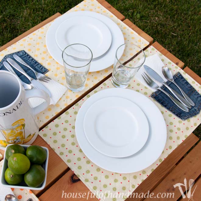 Brightly colored quilted placemats with the perfect place to hold your napkin. Housefulofhandmade.com 
