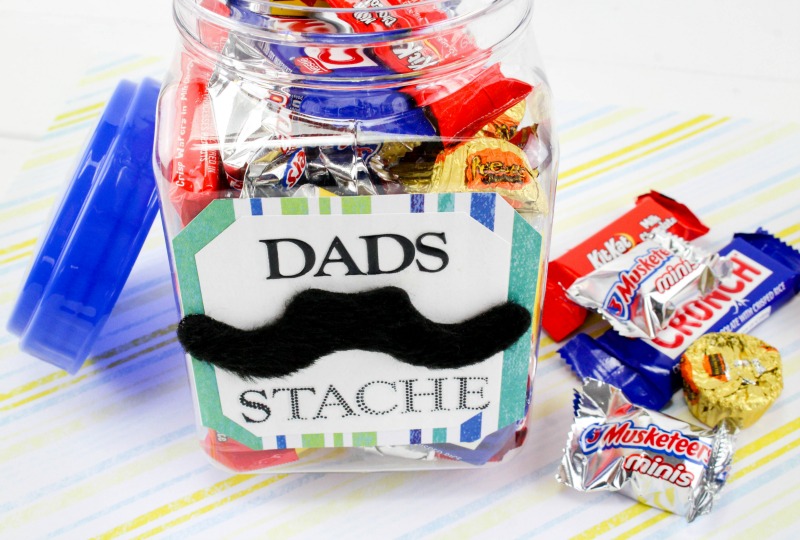 This Dad's Stache Jar with free printable label is perfect for the kids to make for Father's Day! OHMY-CREATIVE.COM | DIY father's Day gift ideas | diy gather's day gifts | easy Father's Day gifts | stache jar | father's day printables | candy jar