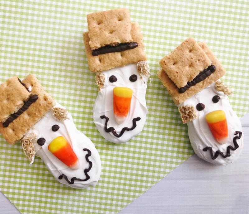 Look at our cute Scarecrow Nutter Butter Fall Cookies complete with candy corn nose and wiggly smile. 