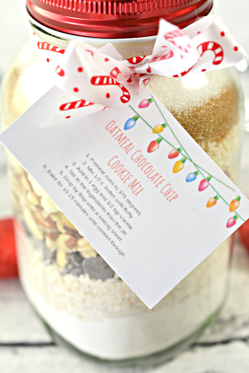 This Oatmeal Chocolate Chip Cookie Mix in a Jar makes the perfect cookies in a jar gift. An easy Christmas gift idea for friends, teachers and neighbors. OHMY-CREATIVE.COM #cookiemixinajar #giftinajar #masonjargiftidea #christmasgiftidea #recipesinajar