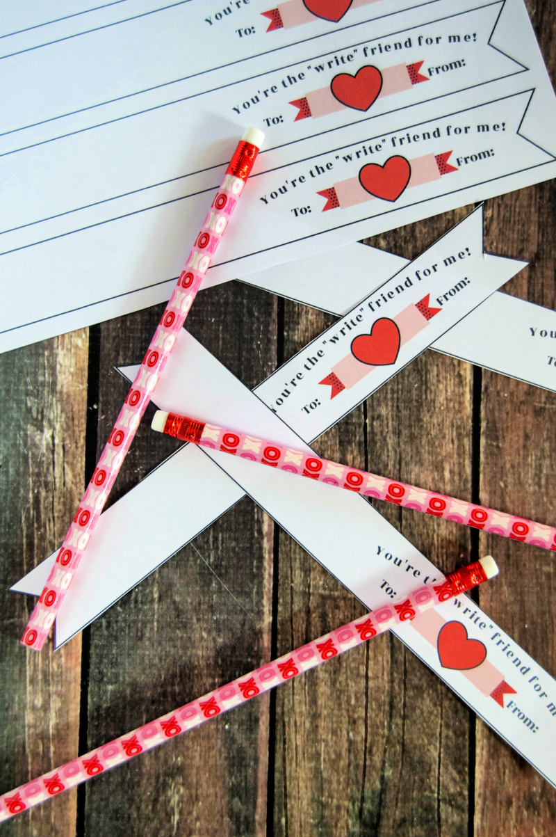 Make these Free Pencil Valentine Printable Banner the kids will love to give and receive. Using the free Valentine Printable these are easy to make for kids of all ages! OHMY-CREATIVE.COM #valentinesday #valentinecard #valentinefreeprintable #pencilvalentine #pencilbannerprintable