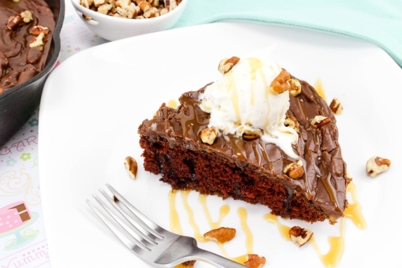 This Chocolate Skillet Cake is sure to be a hit! An easy one pot dessert this lots of chocolate flavor and yummy icing with pecans - yum! #skilletdessert #chocolateskilletcake #chocolatecake #onepotrecipe 